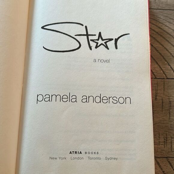 Star⭐️by PamAnderson Great beach 🏖️ read! Copyright ©️ 2004 - Picture 7 of 10